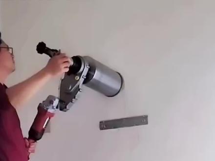 小日本在水泥墙上开孔的技术到底有多先进?不卡钻头不伤人