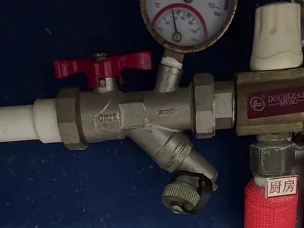 地暖分水器上面热下面不热怎么找问题