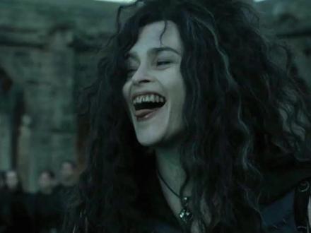 邪恶的贝拉,自已的堂弟也没又有放过 #贝拉特里克斯莱斯特兰奇#哈利波特#精彩片段 #混剪视频