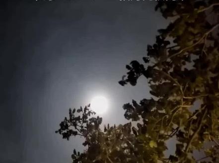 华为Mate60 Pro拍月亮很简单 ,几秒钟即可完成月亮拍摄。#月亮#华为 #华为mate60pro #月亮 #中秋节