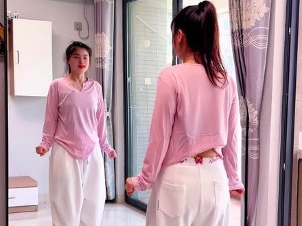 背面完整版请关注@楚楚舞蹈教学 点一杯快乐广场舞背面完整版慢动作分解教程#楚楚舞蹈教学#点一杯快乐#楚楚爵士广场舞 #舞蹈分解教学视频 #广场舞教学 @抖音小助手 @抖音创作小助手