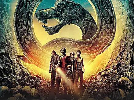 众人进了一个神秘的山洞,里面竟然发现了....#悬疑惊悚