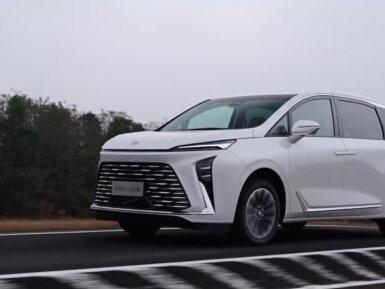 谁才是真正的MPV天花板?2026款传祺M8HEV对比别克GL8陆尊