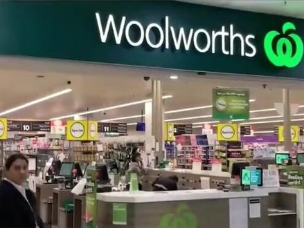 对于这种背叛祖国的人,遣返太轻,应该是罚终身不能再回中国#正直宝宝挑战 #转载视频非原创 #喝郎牌特曲抽金条