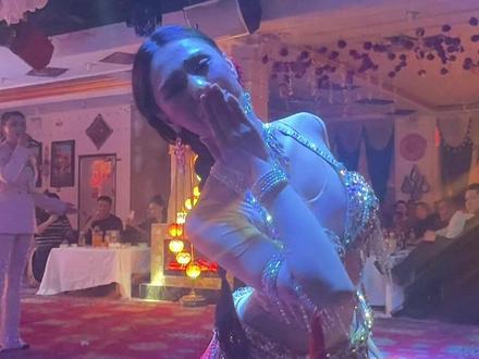 新疆古丽们的情人节是怎么过的? #情人节 #新疆是个好地方 #新疆舞#维吧 #古丽