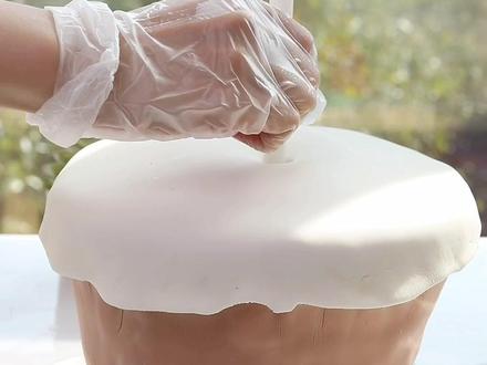 姐妹@雅雅酱的料理 想尝尝我的手艺!这就安排真正的奶茶蛋糕(翻糖版)送给她~#奶茶 #蛋糕