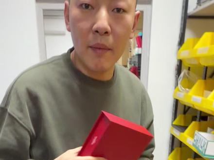 TP7500红色现在部分朋友已经买到假的了 现在部分网友已经买到假的了!我来告诉大家如何辨别!#TP巧克粉 @Turning Point 产品经理