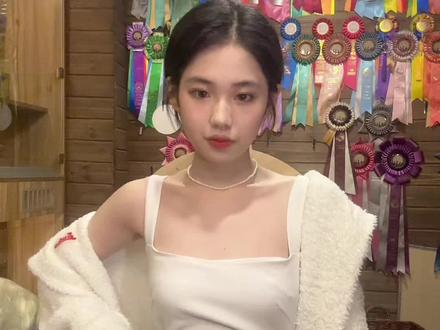 不愧是吊带裙,我这种*丝穿都还蛮好看#腼腆害羞内向社恐文静小女生