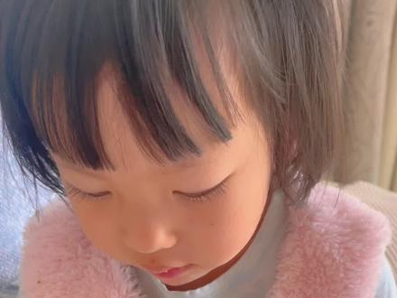 甲流第二天症状
高烧不退,最高42度。冷热交替,吃退烧药只能退到38.4左右,嗜睡。
物理降温(擦手心 脚心 腋下 大腿根 温水泡脚 )
吃奥司他韦 布洛芬颗粒 #甲流 #甲型流感病毒 #发烧 #甲流流感