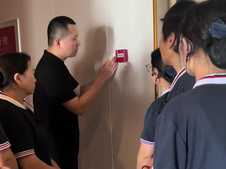 日常消防培训之手动消防按钮复位方法。