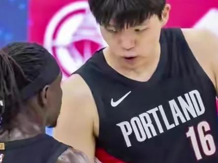 大家有没有发现,杨翰森卡位抢篮板开始有美式风格了 #开拓者 #杨翰森