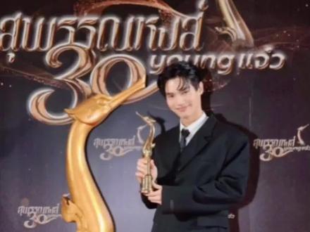 由林汉洲Win和Bright主演的电影《假偶天成》获得2021年度金天鹅奖最受欢迎电影奖,恭喜林汉洲。#假偶天成 #只因我们天生一对 #林汉洲 @DOU+小助手