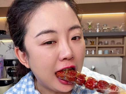 就是你打车去买都比在我这贵,这糖葫芦你就吃吧! #马迭尔冰糖葫芦 #马迭尔 #冰糖葫芦 #糖葫芦 #哈尔滨马迭尔