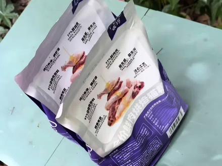 流浪猫大锅饭来啦~ #我要上热门宠物 这次配餐给小流浪们吃美了#乖巧猫粮 #猫粮