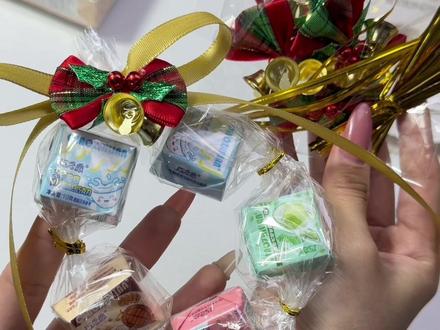 好朋友 你也会亲手给我做这个圣诞巧克力花环的对叭 #手工DIY #圣诞节 #礼物 #爱你老己#惊喜