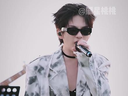 果然秀人的实力还是如此强劲 #周震南 #陈卓璇 #第三个吻痕 #唱歌 #选秀