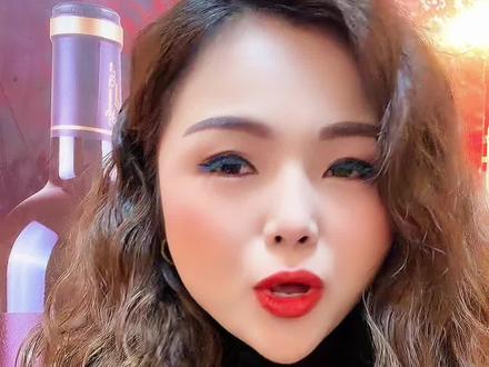 我从来不在乎别人怎么看我,只活我自己。
别人说什么、议论什么,都与我无关。
火车开得够快,什么杂音都听不见。
人生是自己的,走自己的路,让别人无话可说。
低谷被人踩,高处被人说,这都是常态。
堵不住别人的嘴,就放过自己。
不解释、不内耗、不讨好,做最飒的自己。
心无旁骛,自成光芒。#活成自己喜欢的样子#做自己最飒#远离精神内耗#人生感悟#女人一定要强大