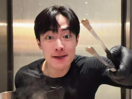 豆包!你到底想咋地?陪我吃饭还是给我添堵? #豆包 #豆包ai #韩国人 #新版闲鱼 #神奇的闲鱼