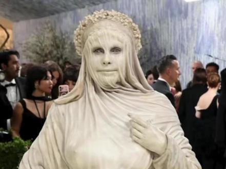 时尚即艺术?红毯照妖镜! 2026 Met Gala 彻底现原形!
时尚即艺术成最大噱头✨
有人穿成艺术品封神,
有人顶着高定敷衍摆烂、强行蹭主题!
毒舌直评不客套,谁高级谁拉垮一眼看透👇
评论区聊聊你最吐槽谁?
#metgala #fashiontv #ftv #metgala红毯