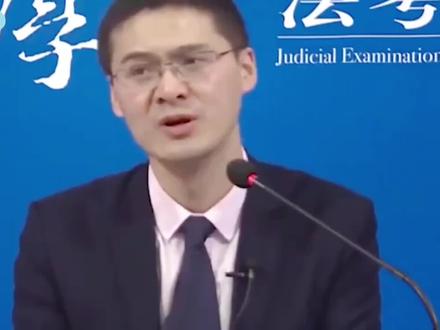 罗翔老师讲刑法,喊朋友吃饭,路上被车撞死,请客的人要担责吗#请客吃饭成悲剧,朋友路上身亡,法律怎么判#叫人吃饭反惹祸?朋友遇车祸身亡,主人有责任吗#懂法的孩子不容易吃亏 #懂法律的重要性 #感谢大家聆听和支持 #感谢抖音感谢抖音平台