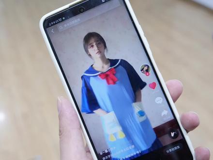 豆豆4人玩“李太白变装”,黑衣人变身奥特曼太酷了!你喜欢哪个