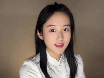 为什么盯着你看 你常常问我为什么一直盯着你看,我都笑着说因为好看。其实还有下一句,因为我知道我们终究会分道扬镳。我想多看看你,你不知道我有多爱你,我也不知道我们还能在一起多久,还能像现在这样看你多久。#情感共鸣 #情感文案#男女情感 #正能量 #每日分享