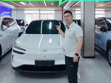SUV 卷王杀疯了🔥乐道 L60 焕新升级太顶了! ✅智驾直接进第一梯队!神玑芯片 + 激光雷达 + 蔚来 NWM 模型,城区 / 换电领航都稳得一批,再也不用当人工辅助了!
✅安全直接大满贯!中保研纯电首个全优 + C-NCAP/C-GCAP 双五星,带娃家庭安全感直接拉满
✅能耗续航 + 补能 buff 叠满!11.9kWh 超低能耗 + 740km 续航,还能蹭蔚来 8000 + 换电站,纯电出行焦虑拜拜
✅后排 967mm 超大空间,中型 SUV 后排都能走路!带娃放安全座椅、跷二郎腿都绰绰有余
✅配置直接堆到顶!17.3 英寸大屏 + 后排娱乐屏 + 冷暖箱 + 大冰柜,座椅通风加热全安排,20 万级这配置还有谁?!
6 月 11 日正式上市,6 月 6 日就能试驾,展车已经到店了!
20 万级纯电 SUV,你们觉得最该卷什么?评论区聊聊!
#乐道L60 #蔚来 #二手车 #新能源汽车 #新能源二手车