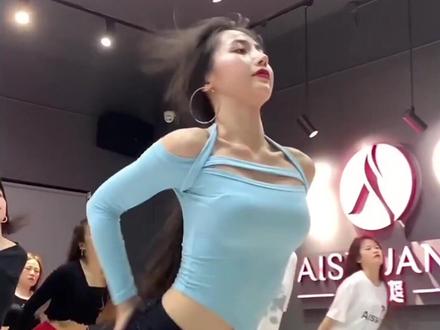 #_大热门 美女霸气舞蹈合集#气质女神 #小蛮腰扭起来