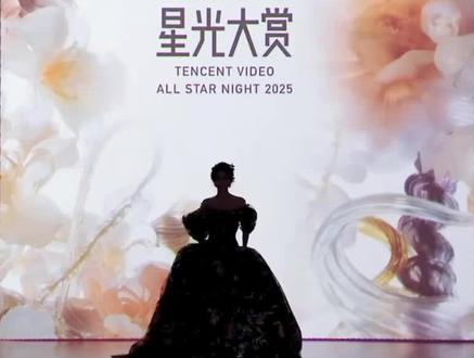 时隔8年后,白鹿单人走星光大赏红毯~ #白鹿#腾讯星光大赏