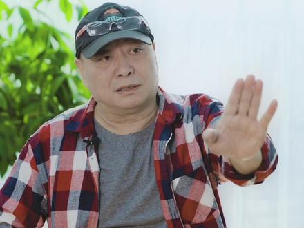 《卜算子·咏梅》毛泽东
风雨送春归,飞雪迎春到。
已是悬崖百丈冰,犹有花枝俏。
俏也不争春,只把春来报。
待到山花烂漫时,她在丛中笑。
#朗诵 #朗诵技巧 #朗诵教学 #情感藏在细节