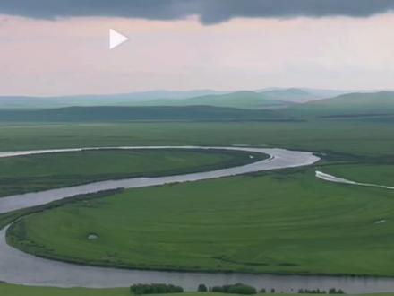 七卡乌兰山太极图。由额尔古纳河蜿蜒的河道冲刷而成,在大自然鬼斧神功之力下,自然形成了一副太极八卦图案参透天人之道~#呼伦贝尔旅游攻略 #我的旅行日记 #美丽的草原风光无限 #呼伦贝尔大草原的风景有多迷人 #自然奇观