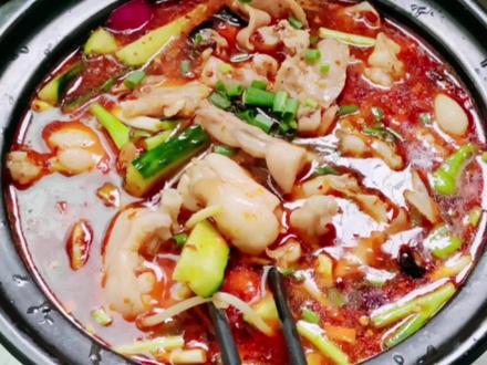 水煮牛蛙怎样做才鲜嫩不柴,没有异味?做好这几步,出锅鲜香滑嫩 #在家做美食 #家常菜 #简单美食