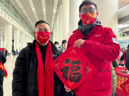 #春运 #主持人日常 春运大幕已经开启,今早和大发在汽车东站,带各位来一次沉浸式进站体验。春归有期,929伴您一路通行~