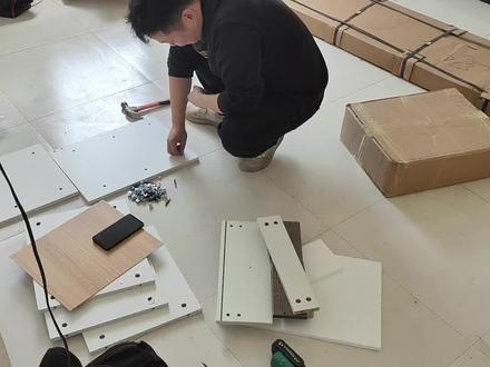 上门安装床,柜子是巧合,客户付钱我安装 #组装家具 #家具安装 #榻榻米 #床头软包