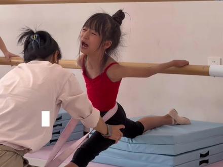 六岁一年级小学生练习舞蹈基本功的一天#舞蹈基本功#学舞蹈的女孩#日常练功#每个动作都是用汗水换来的 #舞蹈生的日常