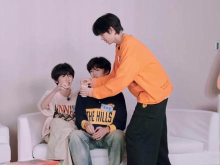 TF族综 师弟们开始给师兄们叫早#TF家族#杨博文#王橹杰 #穆祉丞#橹穆