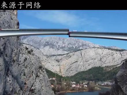 甲乙两队同时开始修桥,修到中间对不上了,怎么办? #建造 #桥梁 #桥 #奇葩 #离谱 #中国 #基建