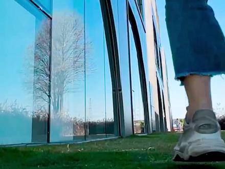 人物出场的四个低角度运镜,让你的短片更精彩#创作灵感 #运镜 #拍摄技巧 #干货