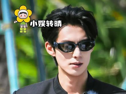 #王鹤棣 路透帅到以为在拍戏 #颜值 #亲爱的客栈 #路透