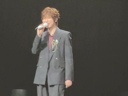 徐良也有求婚神曲了 5.2成都场4个求婚的
内场区太热闹了 良哥边唱边笑
本来为别人的幸福感动想哭
马上就被这段talk笑死
#演唱会 #徐良 #徐良成都 #徐良巡演 #闪闪发光的他