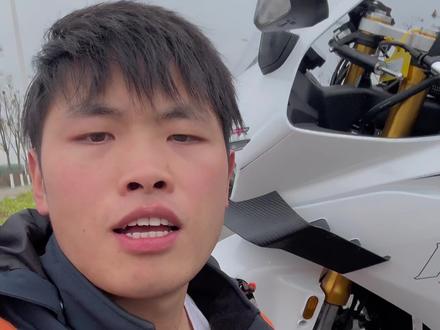 这份胜利,属于张雪、属于团队,更属于所有用户,没有你们就没有张雪机车#张雪的机车 #黄姜玩摩托 #张雪500RR #张雪820RR