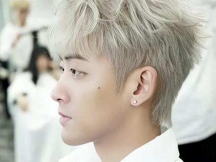 一分钟教会你这款夹板造型之漫画感凌乱三七分 快动手试试吧 七哥带你杀出重围!#男士夹板造型 #漫画发型#男士发型 #深圳女发型师七哥