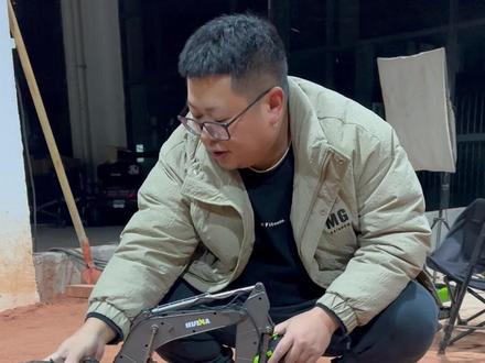 汇纳挖机改速度 #汇纳593 挖机模型改速度的正确方式,汇纳挖机改速度直接改了主板,小胖再也不担心烧坏主板了。#挖机模型改速 #rc #遥控挖掘机 #遥控模型