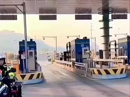 济南铁骑护送鲁C救护车太激动人心啦