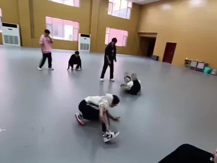 不是从容 是一次次的摸爬滚打#衡水二中 #元旦晚会舞蹈