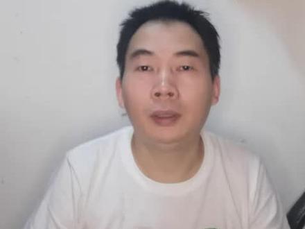 一袋牛奶重多少克? 市面上一袋牛奶基本是250毫升,一袋重量为257克,约等于250克。#一袋牛奶重多少克