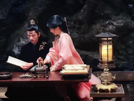 我也不想嗑真人,可是他喊她“小朋友”诶~就是要宠上天! #云之羽 #磕糖 #夜色尚浅 #丞磊卢昱晓 #宫尚角上官浅