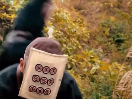 “大哥的九筒就是好用”
#让子弹飞 #好剧推荐#姜文