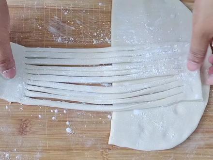 拉面最简单做法,不用蓬灰不用油,不用抻面不溜条,面爽滑又筋道