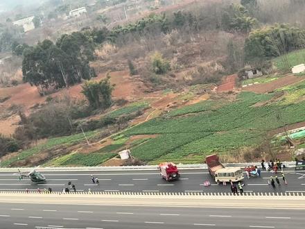 今天下午成南高速封路原因来了#成南封路#成南高速 都是演习哈 飞机飞走了